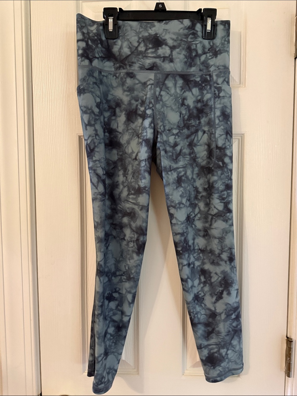 Athleta Marble Tie-Dye High-Rise Leggings in Gray and Cream